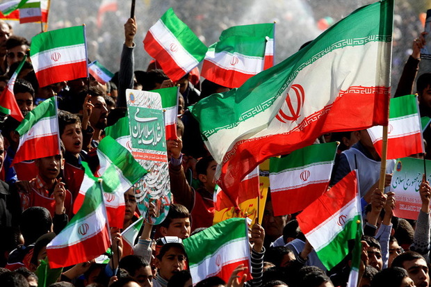 حضور در راهپیمایی 22 بهمن تجلی همبستگی ملت ایران است