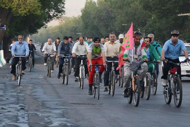 همایش دوچرخه سواری روز خبرنگار در یزد برگزار شد