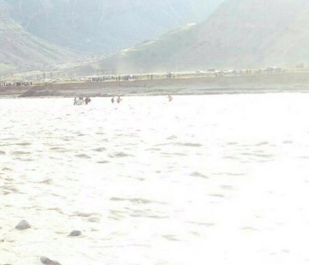 نجات هشت روستایی در پلدختر از غرق شدن