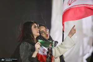 پنجاه و‌هفتمین اجتماع پر شور مردم در مقابل دانشگاه تهران