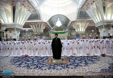 مراسم جشن تکلیف دانش آموزان دختر منطقه 19 در حرم مطهر امام خمینی(س)