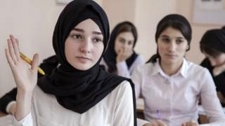 پارلمان چچن پوشیدن حجاب در مدارس را قانونی کرد