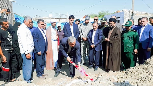 کلنگ احداث ۱۲ واحد مسکونی سیل‌زده مددجویان تحت پوشش کمیته امداد در حمیدیه به زمین زده شد