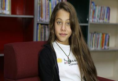 عکس/ پای درد دل کوچکترین روزنامه‌ نگار فلسطینی

