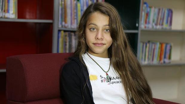 عکس/ پای درد دل کوچکترین روزنامه‌ نگار فلسطینی

