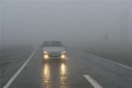 مه غلیظ تردد خودروها را در گردنه های خراسان شمالی مختل کرد