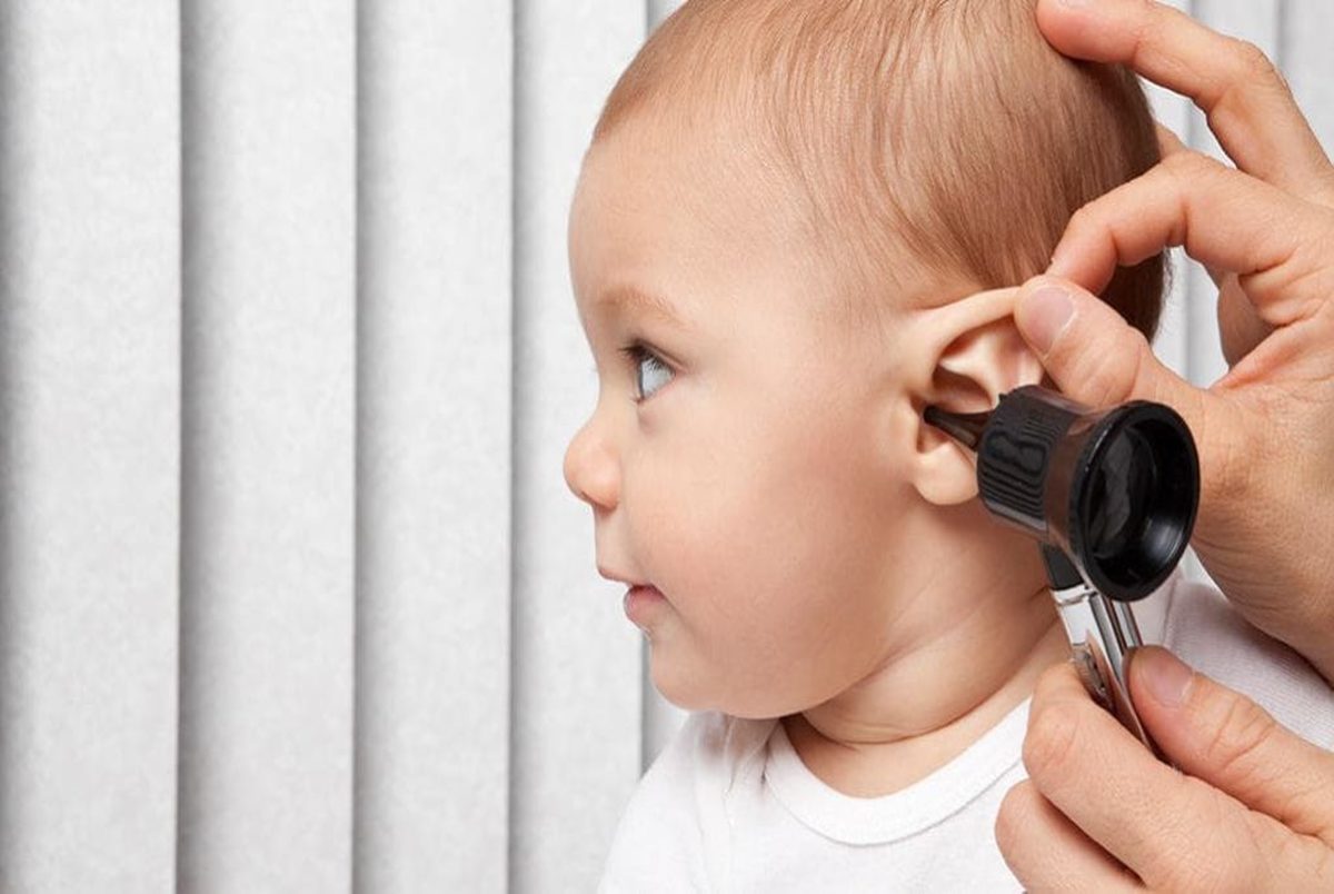 علائمی که نشان می دهد گوش کودکتان عفونت کرده