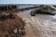 شکستن سیل بند روستای سفاک شهرستان باوی به دست روستاییان و ورود سیلاب به شرکت نیشکر دهخدا