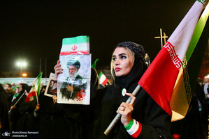 اجتماع مردمى در ميدان انقلاب