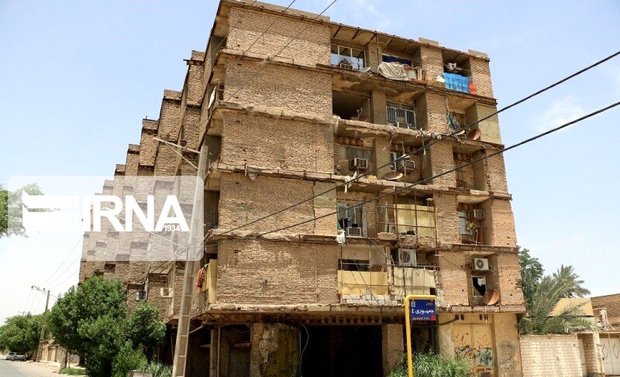 خطر در کمین ۴۸خانوارساکن یک ساختمان ۶طبقه فرسوده در خرمشهر