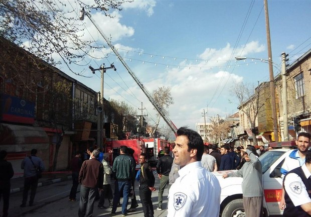 کنترل آتش سوزی در بازار زرگرهای کرمانشاه؛ احتمال ریزش آوار وجود دارد افزایش مصدومان حادثه به ۶ تن