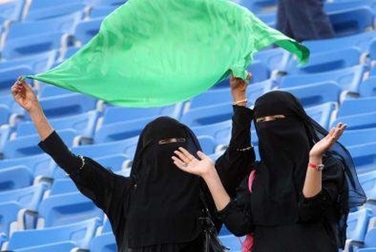 بانوان عربستانی به ورزشگاه ها می آیند + عکس