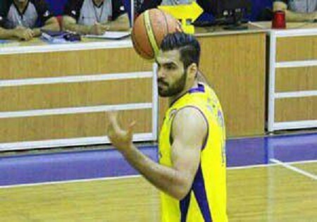 بازیکن تیم بسکتبال پالایش نفت آبادان:داور با سوت های مکرر تمرکز ما را بر هم زد