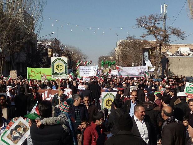 حضور با شکوه مردم در راهپیمایی 22 بهمن، پاسداشت ارزش های انقلاب است