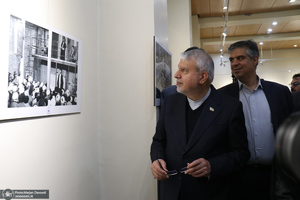 بازدید وزیر میراث فرهنگی از نمایشگاه هفته فرهنگی «بر آستان آفتاب»