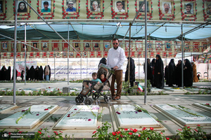 مراسم مهمانی لاله ها در بهشت زهرا (س) تهران