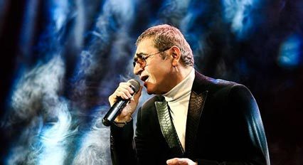 فریدون آسرایی برای دانش‌آموزان میناب خواند + ویدیو