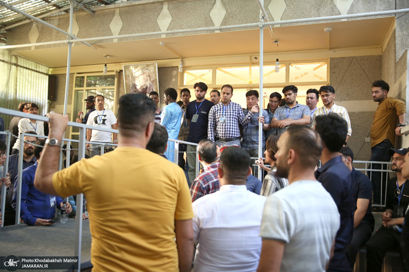 بازدید جمعی از دانشجویان خارجی از بیت امام خمینی (س) در جماران  1