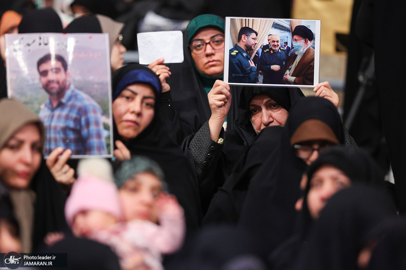 دیدار خانواده شهدای اقتدار با رهبر انقلاب در روز میلاد امیرالمومنین (ع)
