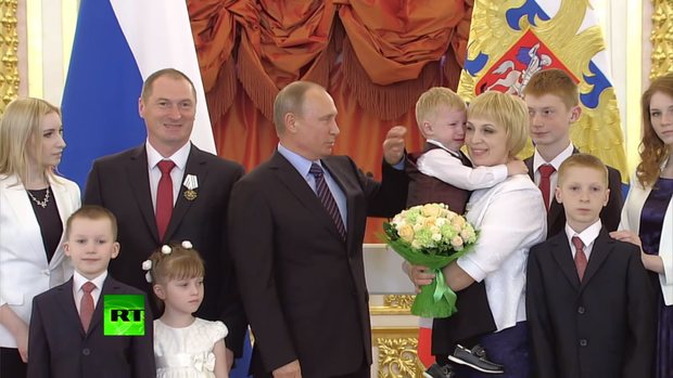 روسیه برای تولد فرزند سوم، یک خانه هدیه می‌دهد