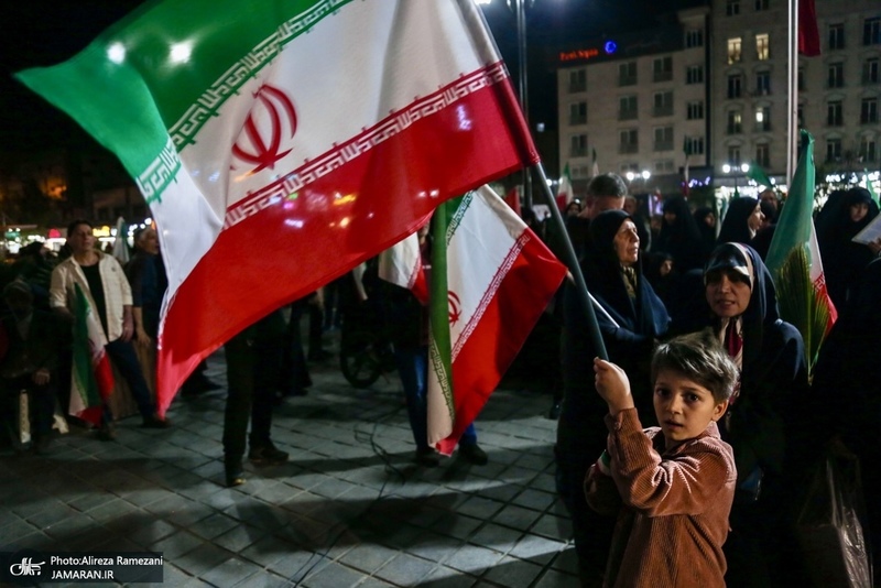 پنجاه و پنجمین شب اجتماع پر شور مردم در میدان منیریه