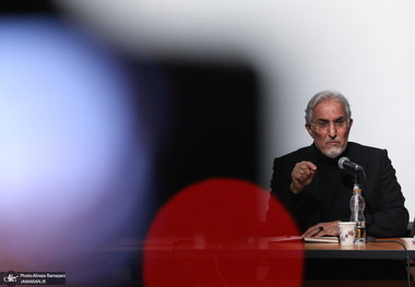 راغفر: ۱۵ بار افزایش قیمت بنزین هیچ‌گاه کسری بودجه را کاهش نداده و  کشور را در دور باطل تورم و کسری بودجه گرفتار کرده است/بازنگشتن ۹۵ میلیارد دلار ارز صادراتی، نماد آشکار بی‌انضباطی مالی و نفوذ ذی‌نفعان است