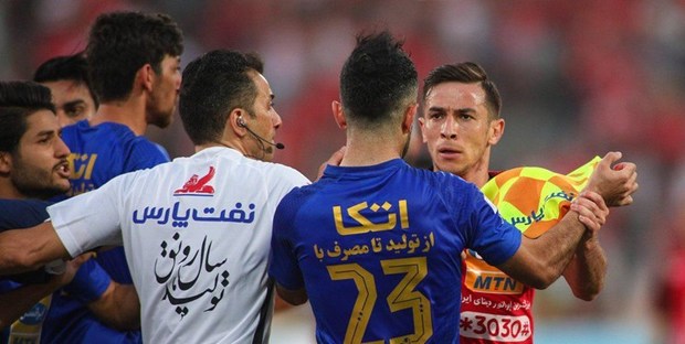 فرشاد احمدزاده تا اطلاع ثانوی محروم شد
