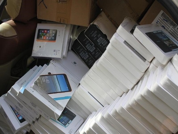 73 دستگاه گوشی هوشمند قاچاق در بیجار کشف شد