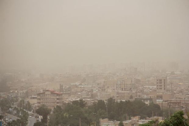 گرد و غبار دید افقی را در قصرشیرین به 400 متر کاهش داد