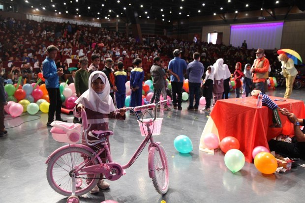 جشن ویژه 1500 کودک کار و خیابان در فرهنگسرای بهمن برگزار شد