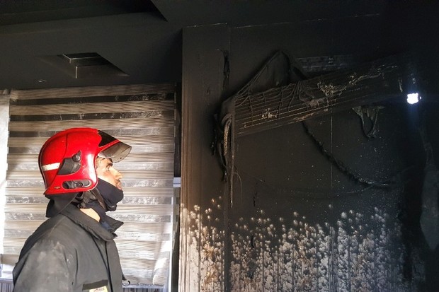 کولر گازی ساختمان مسکونی را به آتش کشاند