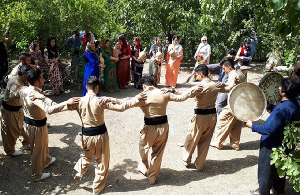 جشن چله تابستان در روستای زردویی برگزار شد