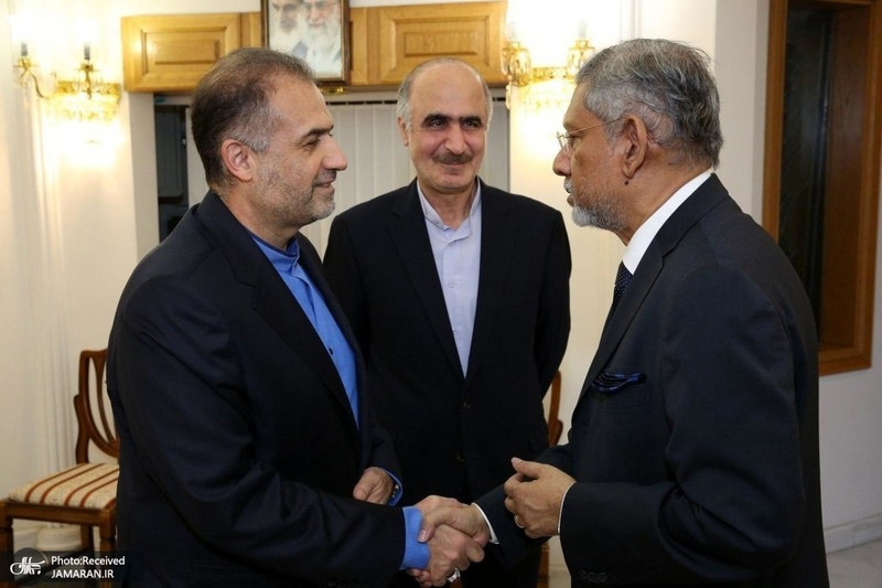 امضای دفتر یادبود شهید سلیمانی و جانباختگان سانحه هواپیمای خطوط اکراین در سفارت ایران در مسکو