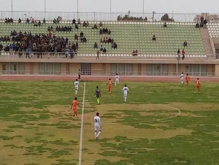 بازیکنان تیم فوتبال وحدت یزد با تاخیر به شیراز می روند
