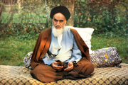 چه شد که امام تصمیم به بازگشت به ایران گرفت؟/ واکنش بختیار به این تصمیم چه بود؟