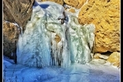 آبشار یخ‌زده ممکان سلماس عکس