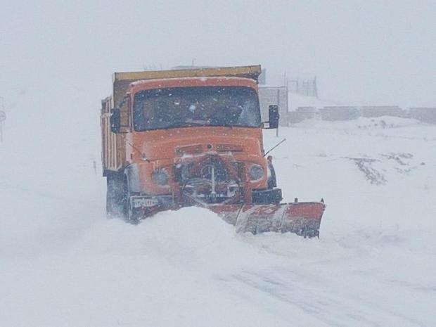 بسته شدن راه 50 روستای شهرستان چاراویماق بر اثر  برف و کولاک