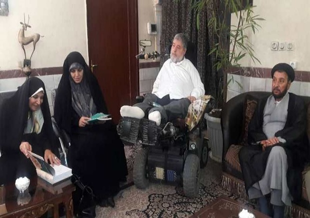 دستیار ویژه رئیس جمهوری با جانباز مشهدی دیدار کرد