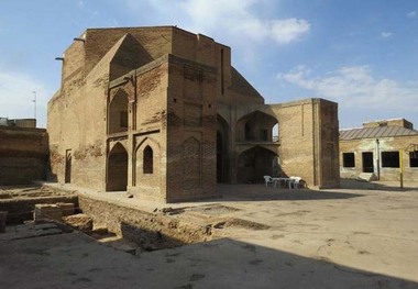 خطر ویرانی بیخ گوش دومین پایتخت صفویه/ مصوبه شورای عالی معماری و شهرسازی نادیده گرفته می شود!
طرح خیابان انصاری در قزوین کلید خورد؟