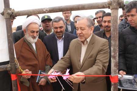 پروژه بیومکانیکی نهالکاری کانون های فرسایش بادی دشت سجزی اصفهان افتتاح شد