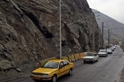 بازگشایی محورهای مسدودشده بر اثر ریزش کوه در رضوانشهر