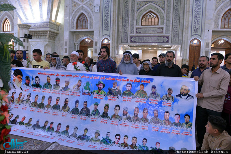 ادای احترام جمعی از خانواده های شهدای مقاومت اسلامی عراق نسبت به حضرت امام(س) 