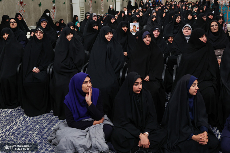 دیدار هزاران نفر از زنان و دختران با رهبر معظم انقلاب