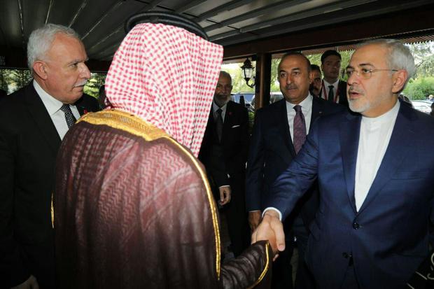 دیدار ظریف با وزیر خارجه عربستان + تصویر