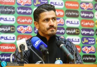 عکس| استقلالی ها به یاد بچه های میناب؛ دیدار وریا غفوری با خانواده شهدا