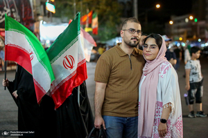 تجمع شبانه میدان انقلاب