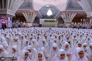 مراسم جشن تکلیف دانش آموزان دختر در حرم مطهر امام خمینی(س)