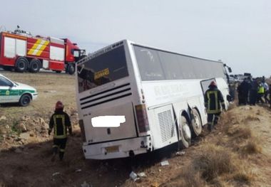 انحراف از مسیر اتوبوس در کرمان منجر به مصدوم شدن ۱۴ نفر شد