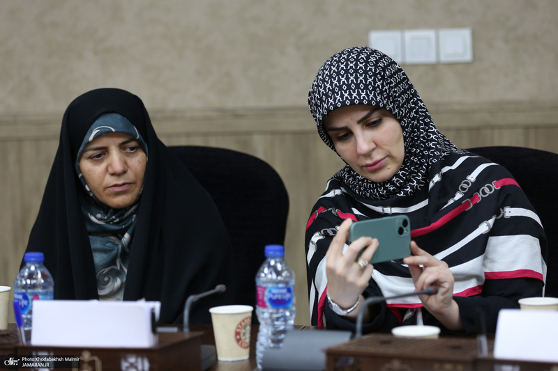 اولین نشست : زن در اندیشه دینی فلسفی امام خمینی (س)