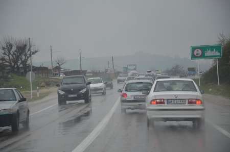باران، سطح آزاد راه های زنجان - قزوین و زنجان - تبریز را لغزنده کرده است